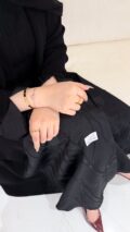 عباية كريب ملكي وجاكار كوري أسود