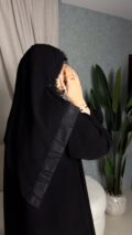 عباية كريب ملكي وجاكار كوري أسود