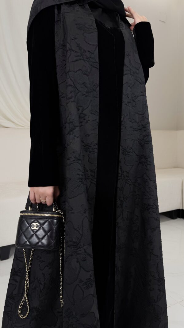 عباية جاكار هندي ومخمل كوري أسود