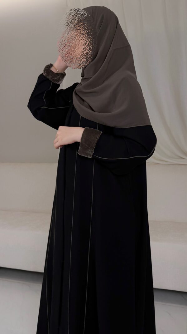عباية كريب أسود مع قيطان