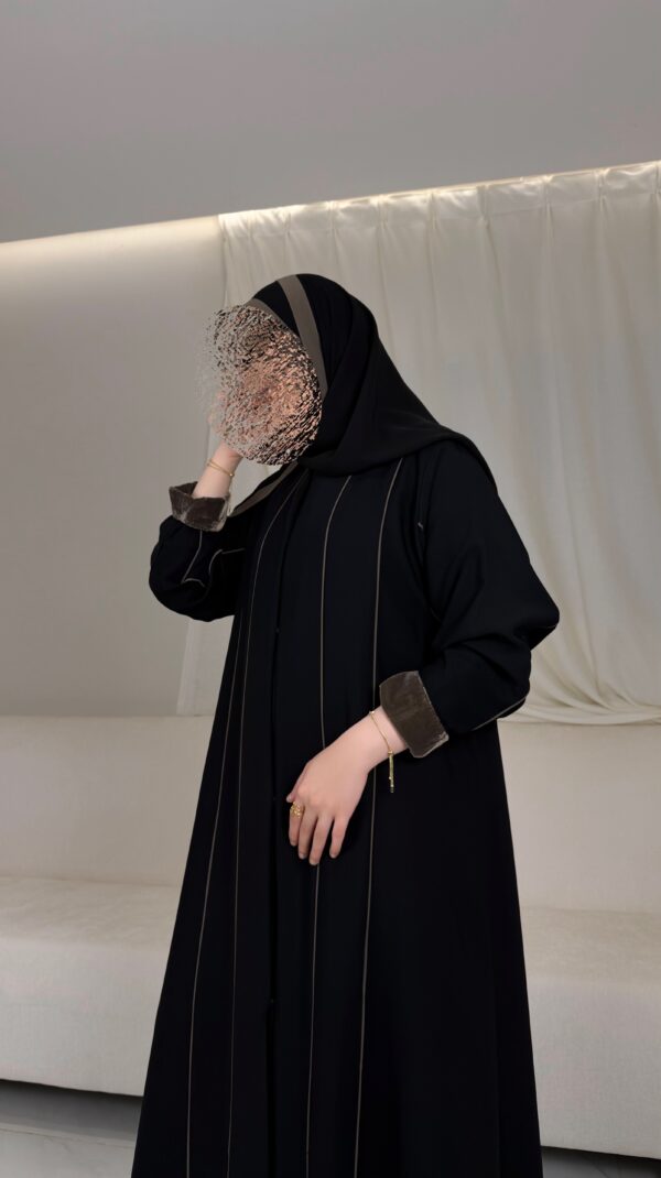 عباية كريب أسود مع قيطان