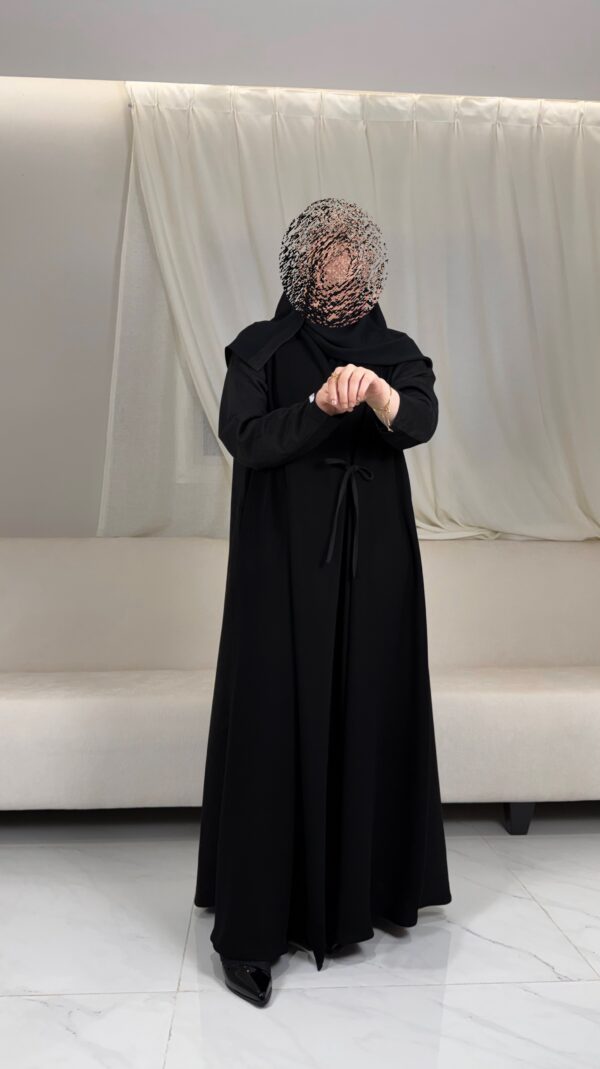 عباية كريب ملكي كوري وشامواه أسود