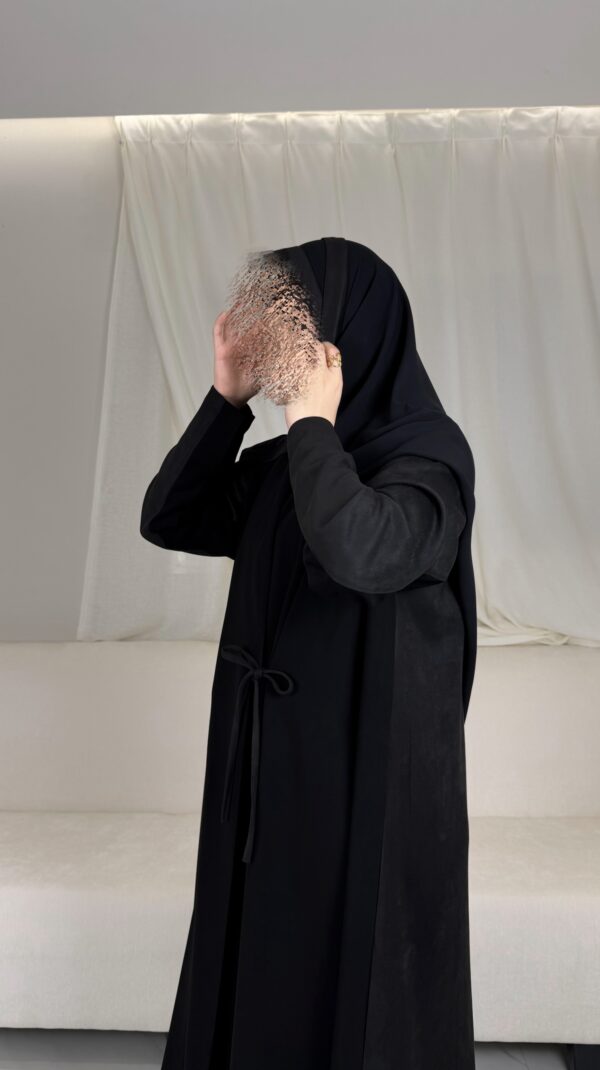 عباية كريب ملكي كوري وشامواه أسود