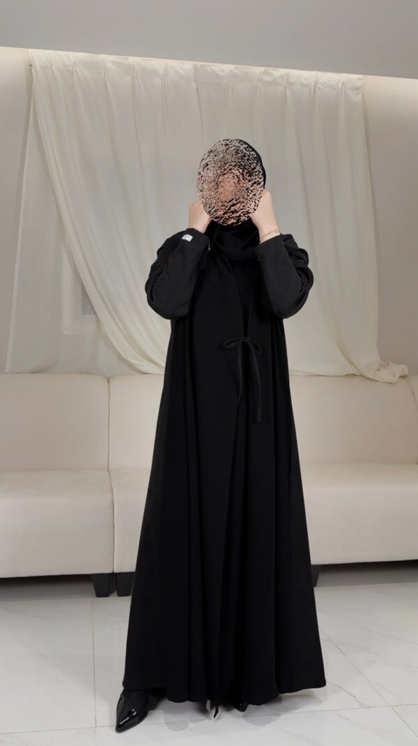 عباية كريب ملكي كوري وشامواه أسود