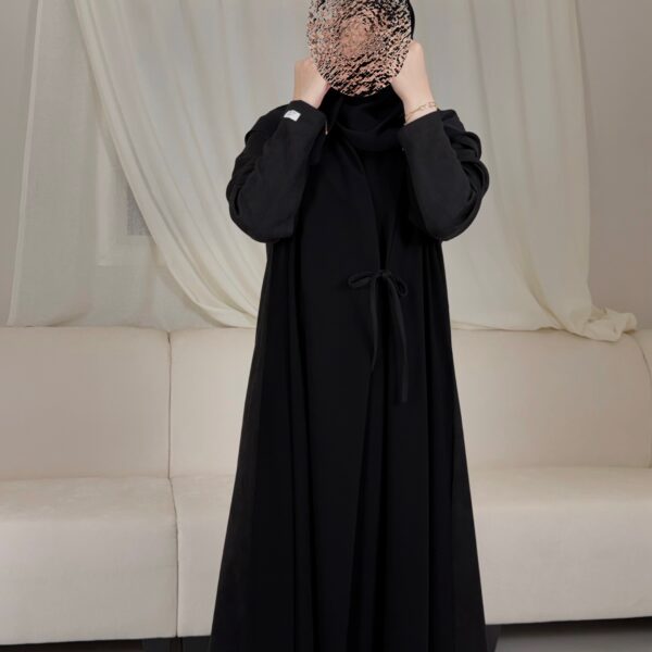 عباية كريب ملكي كوري وشامواه أسود