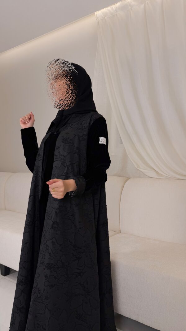 عباية جاكار هندي ومخمل كوري أسود