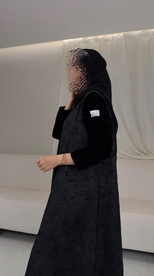 عباية جاكار هندي ومخمل كوري أسود