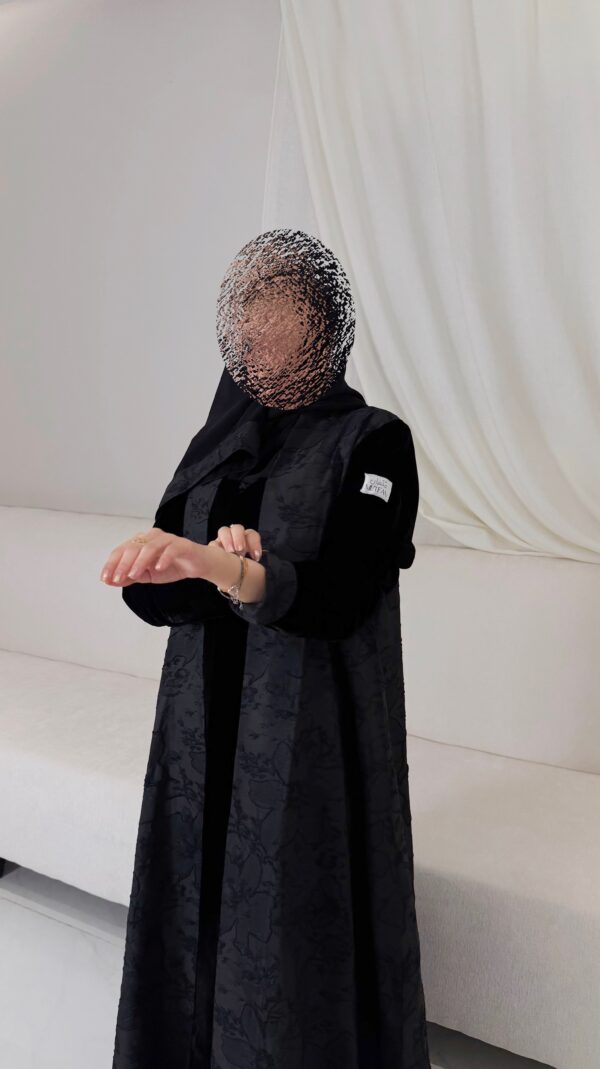 عباية جاكار هندي ومخمل كوري أسود