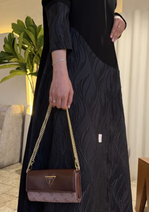 عباية كريب ملكي مع جاكار كوري أسود