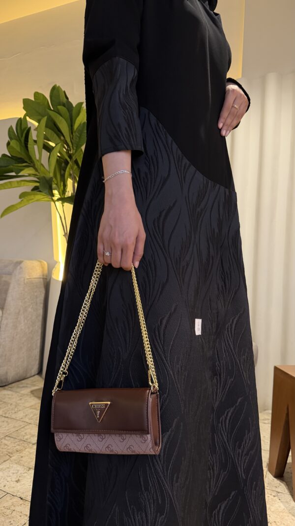 عباية كريب ملكي مع جاكار كوري أسود