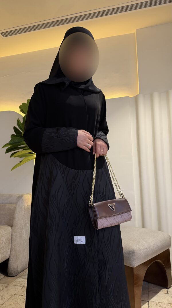 عباية كريب ملكي مع جاكار كوري أسود