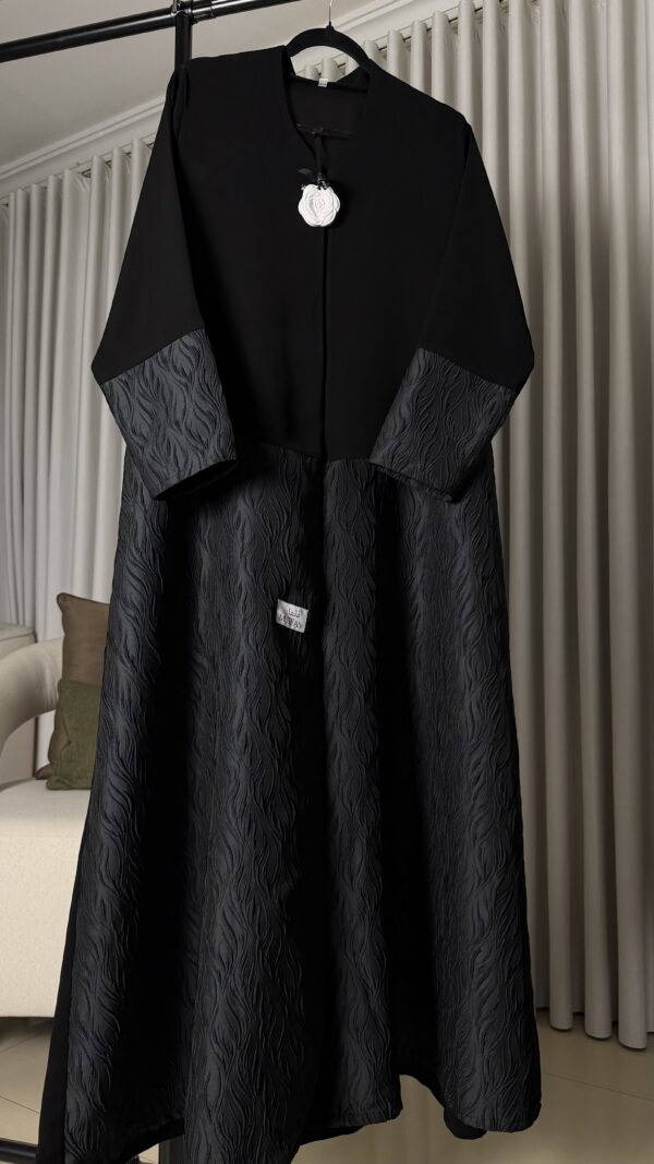 عباية كريب ملكي وجاكار هندي أسود