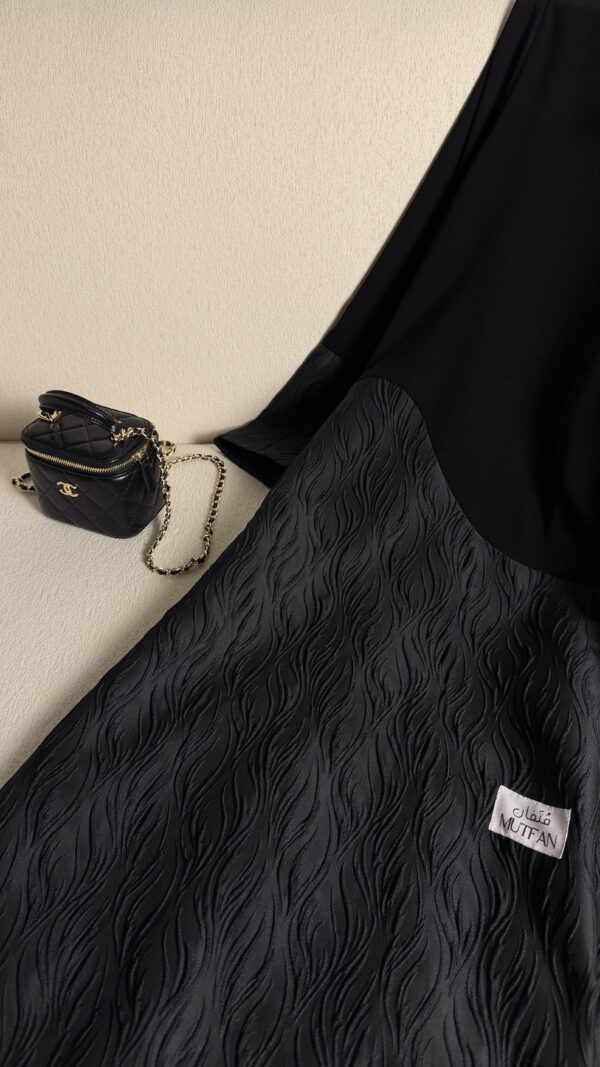 عباية كريب ملكي وجاكار هندي أسود