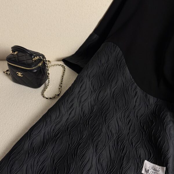 عباية كريب ملكي وجاكار هندي أسود