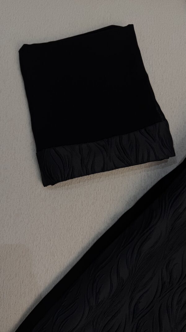 عباية كريب ملكي وجاكار هندي أسود