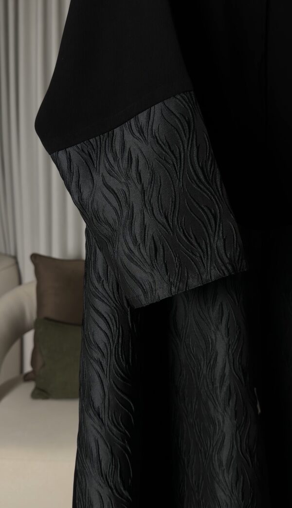 عباية كريب ملكي وجاكار هندي أسود