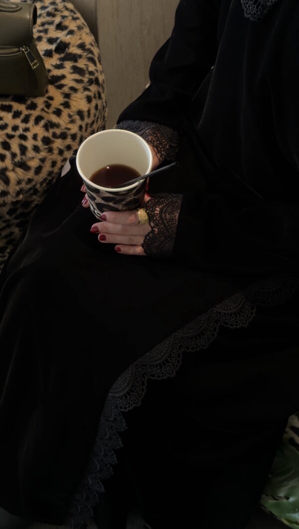 عباية مخمل ورد