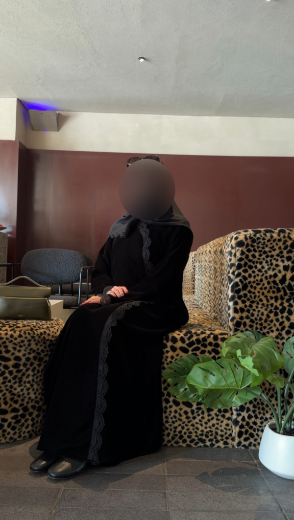 عباية مخمل ورد